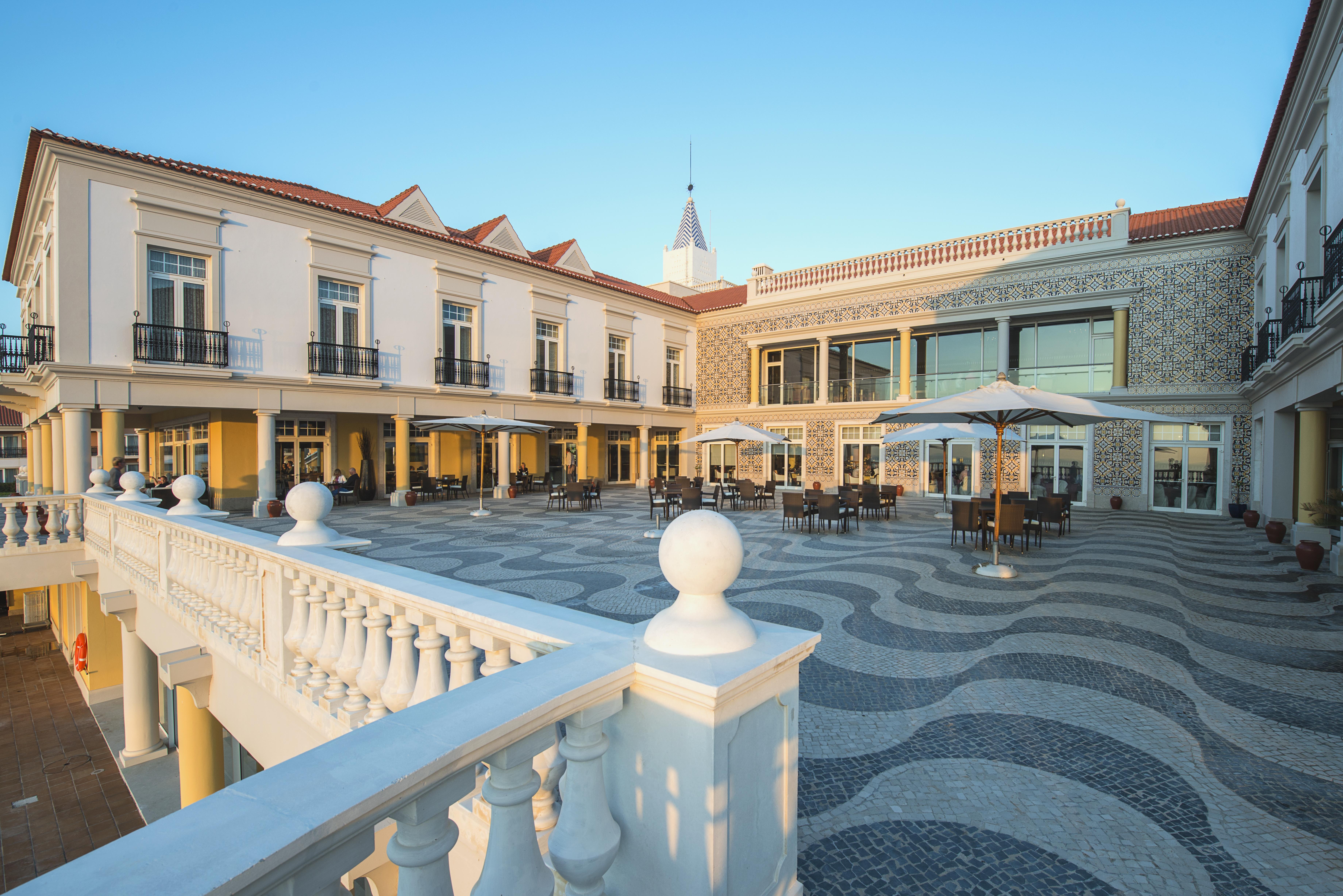 Praia D'El Rey Marriott Golf & Beach Resort Praia del Rei Ngoại thất bức ảnh The central courtyard of the hotel