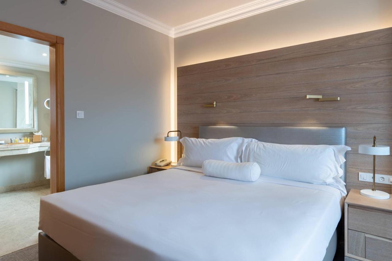 Praia D'El Rey Marriott Golf & Beach Resort Praia del Rei Ngoại thất bức ảnh A bedroom at the hotel