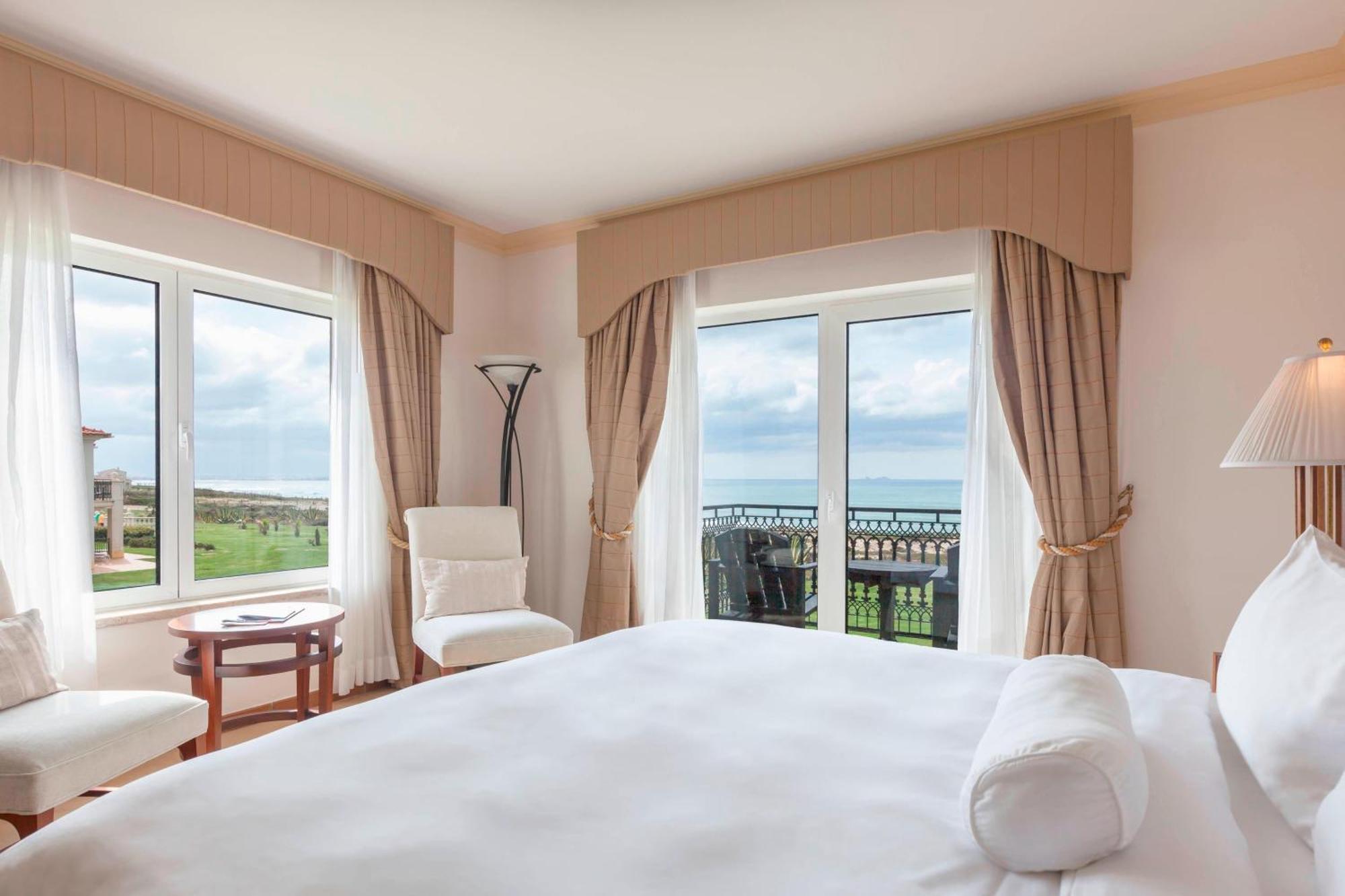 Praia D'El Rey Marriott Golf & Beach Resort Praia del Rei Ngoại thất bức ảnh A bedroom at the hotel
