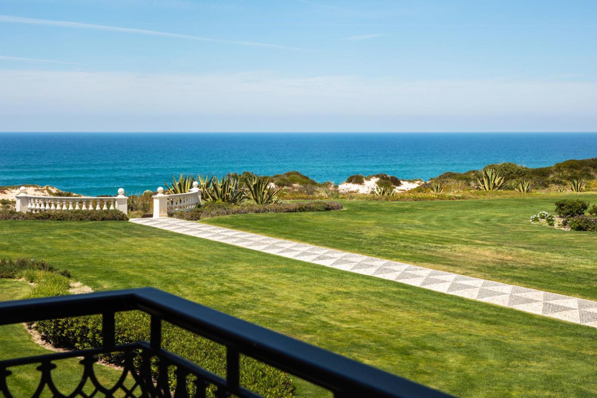 Praia D'El Rey Marriott Golf & Beach Resort Praia del Rei Ngoại thất bức ảnh View from the hotel
