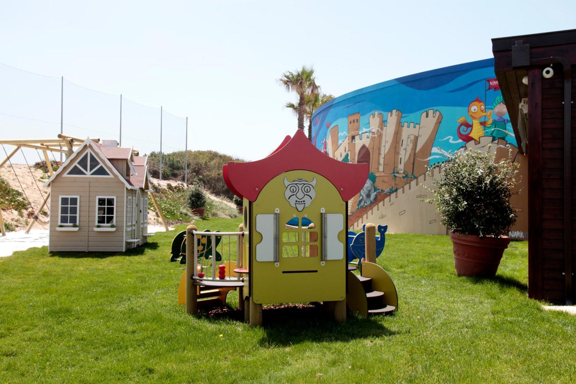 Praia D'El Rey Marriott Golf & Beach Resort Praia del Rei Ngoại thất bức ảnh The SpongeBob SquarePants Movie set at the Hollywood Bowl